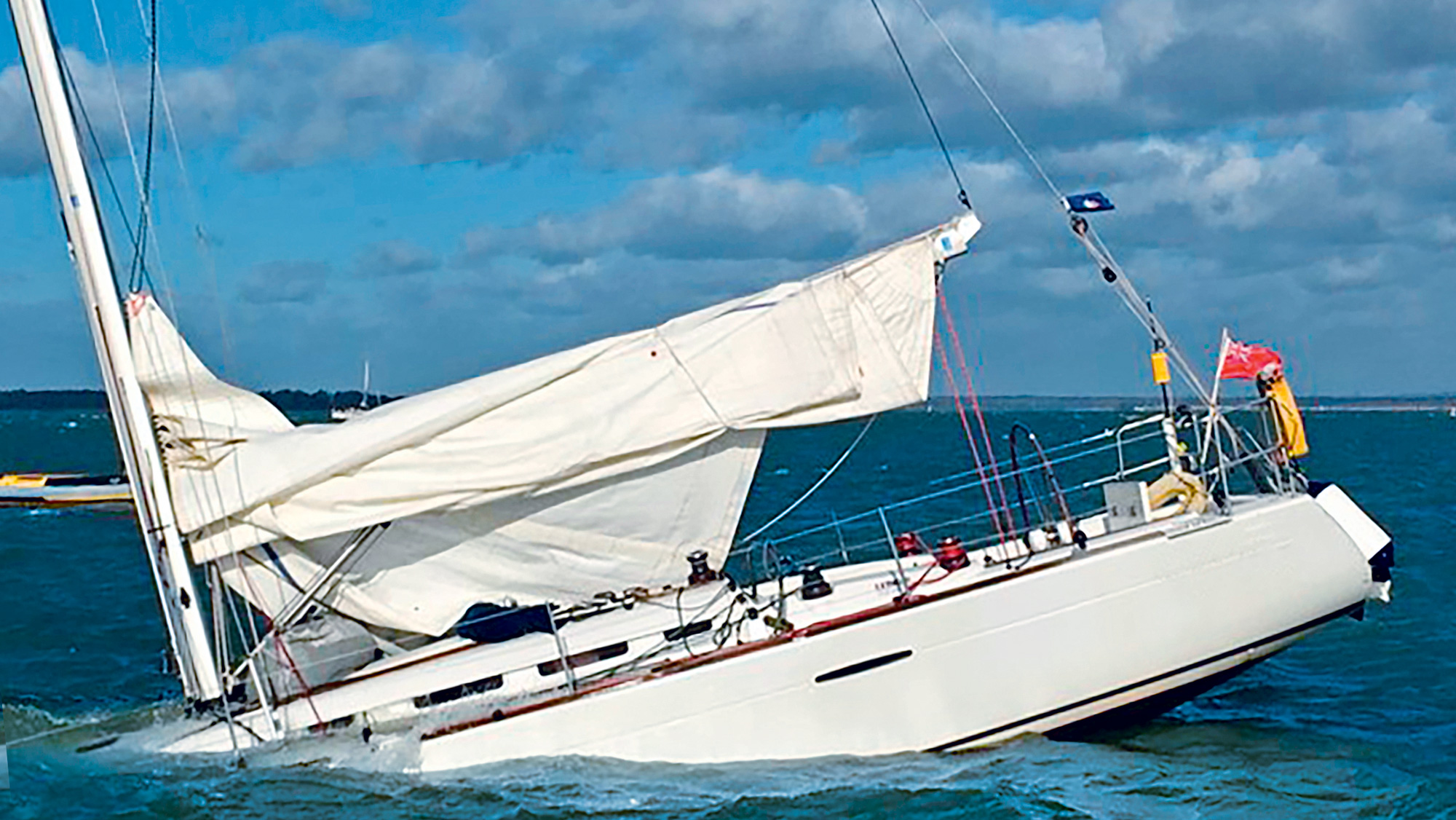 How to cope with steering loss at sea