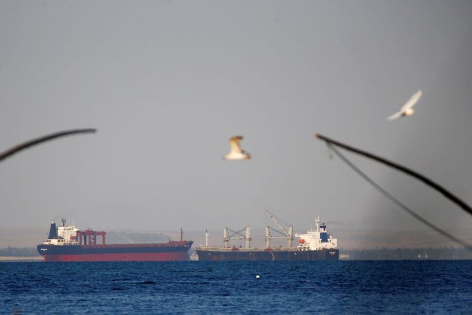US Strikes Houthi Anti-Ship Missiles, Shipping Disruptions Grow