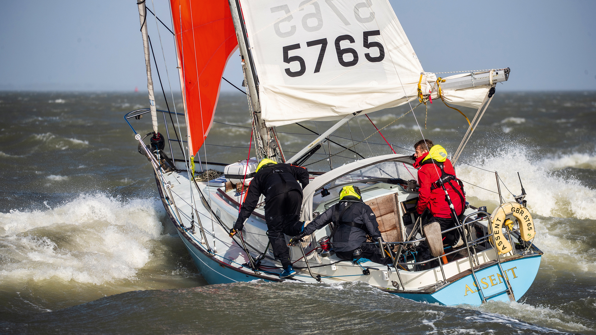 How to recover from a violent gybe at sea?