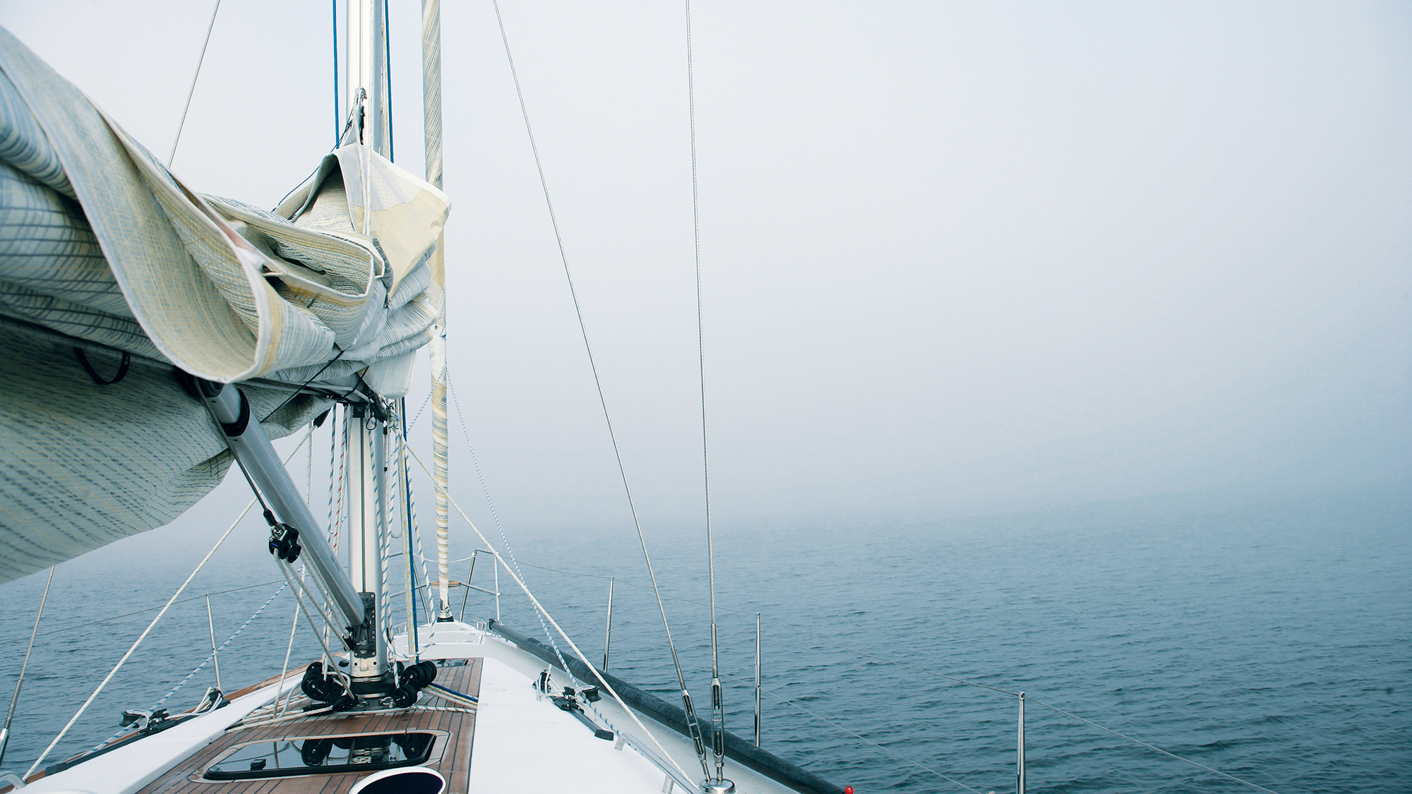 How to avoid this collision in fog while sailing a yacht?