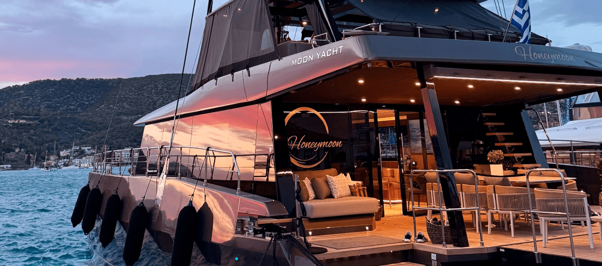 Moon Yacht 65 – Honeymoon